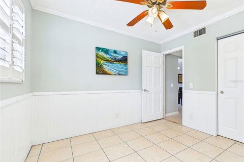 Condo in Saint Petersburg, Florida, 2 bedrooms № 2204070 - photo 14