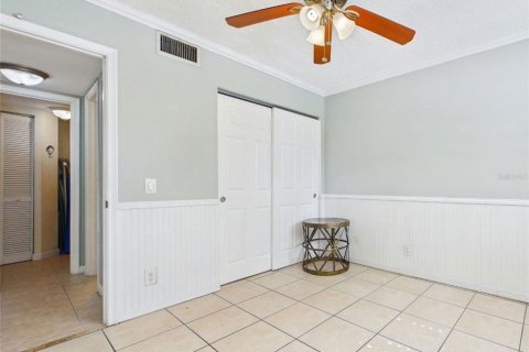 Condo in Saint Petersburg, Florida, 2 bedrooms № 2204070 - photo 13
