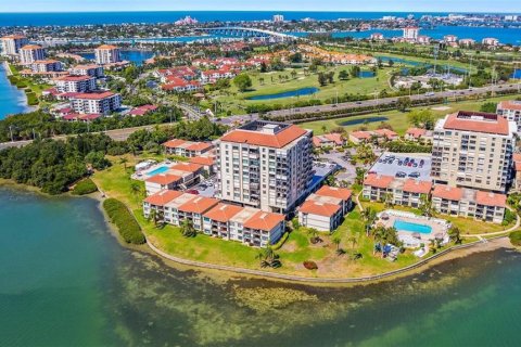 Condo in Saint Petersburg, Florida, 2 bedrooms № 2204070 - photo 18
