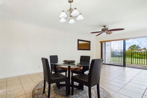 Condo in Saint Petersburg, Florida, 2 bedrooms № 2204070 - photo 6