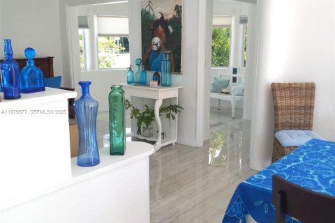 House in Miami Beach, Florida 2 bedrooms, 144.46 sq.m. № 2154461 - photo 6