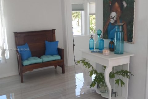 House in Miami Beach, Florida 2 bedrooms, 144.46 sq.m. № 2154461 - photo 12