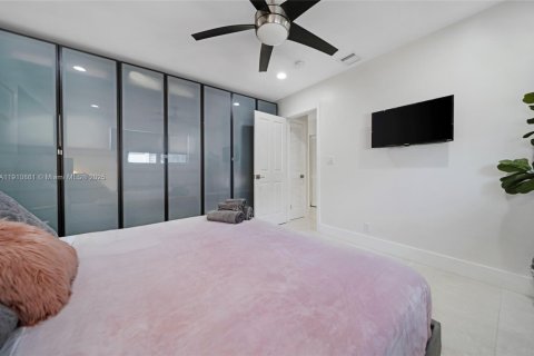 House in Pompano Beach, Florida 4 bedrooms, 197.14 sq.m. № 1966031 - photo 22