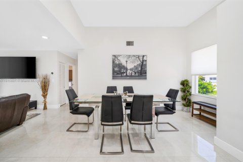 House in Pompano Beach, Florida 4 bedrooms, 197.14 sq.m. № 1966031 - photo 10