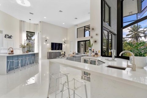 Villa ou maison à vendre à Plantation, Floride: 5 chambres, 424.93 m2 № 2394681 - photo 17