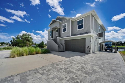 House in Hernando Beach, Florida 3 bedrooms, 173.36 sq.m. № 1887029 - photo 7
