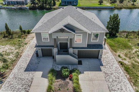 Casa en venta en Hernando Beach, Florida, 3 dormitorios, 173.36 m2 № 1887029 - foto 1