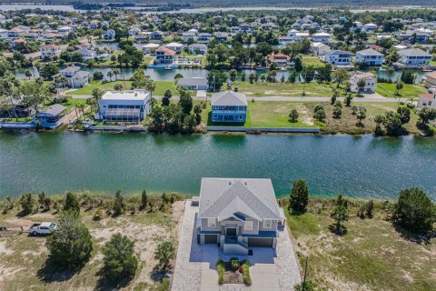 Casa en venta en Hernando Beach, Florida, 3 dormitorios, 173.36 m2 № 1887029 - foto 2