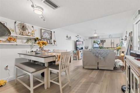 Condo in Saint Petersburg, Florida, 2 bedrooms  № 2222829 - photo 7