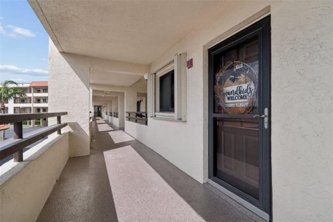 Condo in Saint Petersburg, Florida, 2 bedrooms  № 2222829 - photo 2