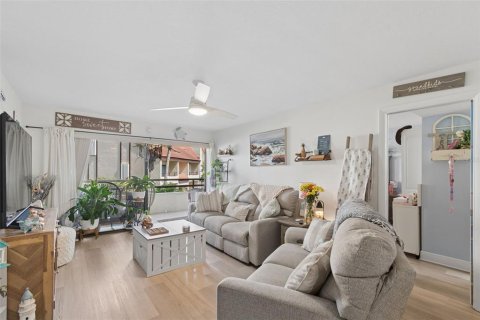Condo in Saint Petersburg, Florida, 2 bedrooms  № 2222829 - photo 6