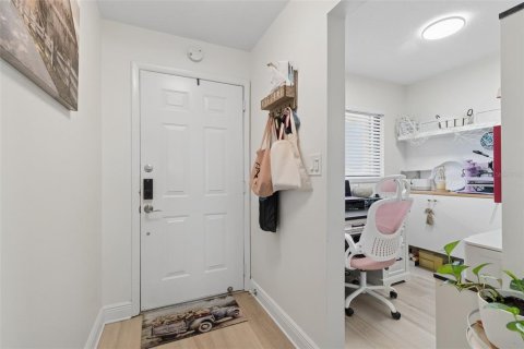 Condo in Saint Petersburg, Florida, 2 bedrooms  № 2222829 - photo 17