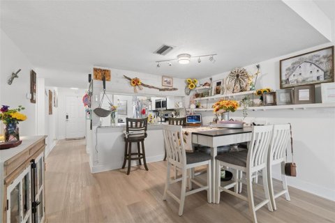 Condo in Saint Petersburg, Florida, 2 bedrooms  № 2222829 - photo 8