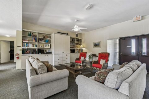 Condo in Saint Petersburg, Florida, 2 bedrooms  № 2222829 - photo 29