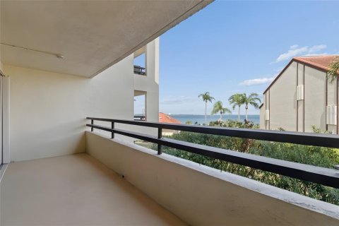 Condo in Saint Petersburg, Florida, 2 bedrooms  № 2222829 - photo 3