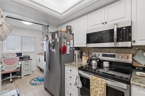 Condo in Saint Petersburg, Florida, 2 bedrooms  № 2222829 - photo 10
