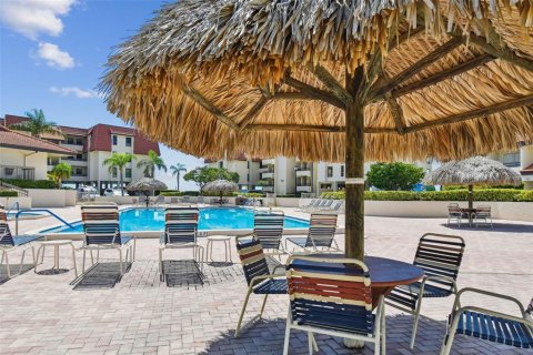 Condo in Saint Petersburg, Florida, 2 bedrooms  № 2222829 - photo 26