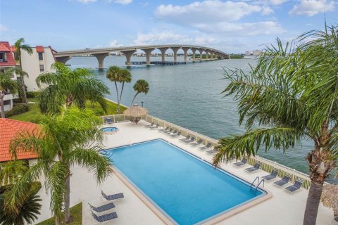 Condo in Saint Petersburg, Florida, 2 bedrooms  № 2222829 - photo 19