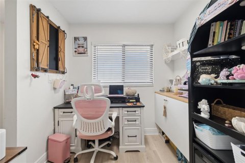 Condo in Saint Petersburg, Florida, 2 bedrooms  № 2222829 - photo 11