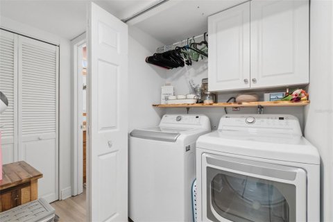Condo in Saint Petersburg, Florida, 2 bedrooms  № 2222829 - photo 15