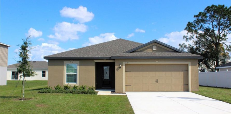 House in Poinciana, Florida 3 bedrooms, 130.16 sq.m. № 1616592