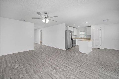 House in Poinciana, Florida 3 bedrooms, 130.16 sq.m. № 1616592 - photo 5