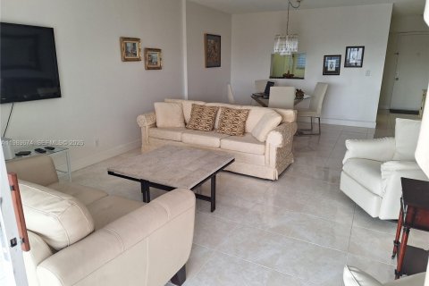 Купить кондоминиум в Дания-Бич, Флорида 2 спальни, 106.28м2, № 2051920 - фото 5