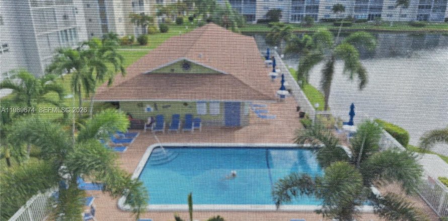 Кондоминиум с 2 спальнями в Дания-Бич, Флорида № 2051920