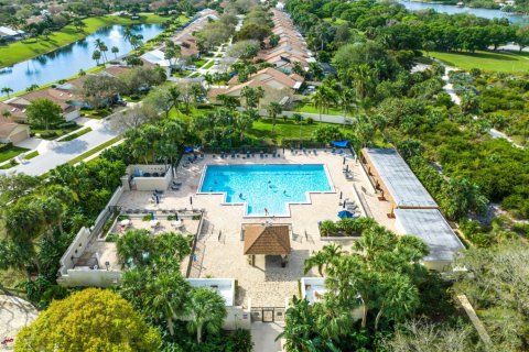 Townhouse in Jupiter, Florida 2 bedrooms, 114.83 sq.m. № 1038006 - photo 1