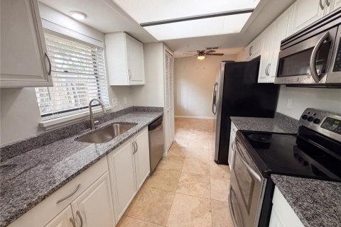 House in Orlando, Florida 2 bedrooms, 88.54 sq.m. № 2116132 - photo 2
