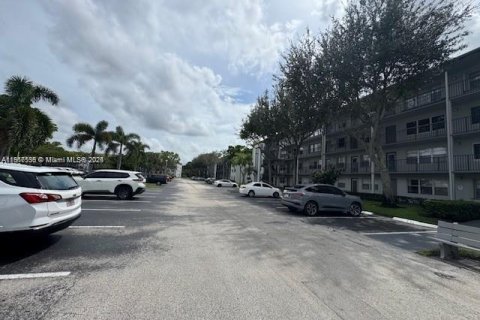Condominio en alquiler en Pembroke Pines, Florida, 1 dormitorio, 63.64 m2 № 1972205 - foto 10