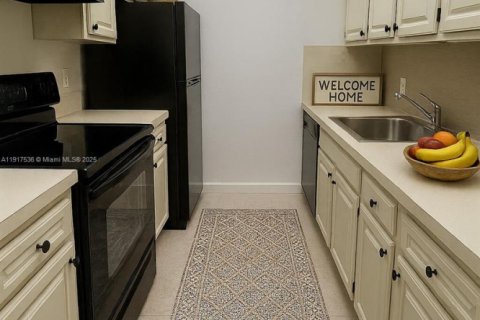 Condominio en alquiler en Pembroke Pines, Florida, 1 dormitorio, 63.64 m2 № 1972205 - foto 1