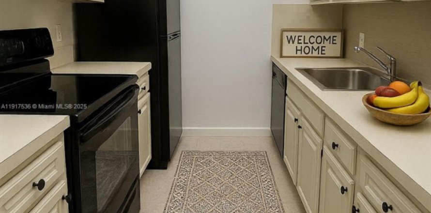 Condominio en Pembroke Pines, Florida, 1 dormitorio  № 1972205