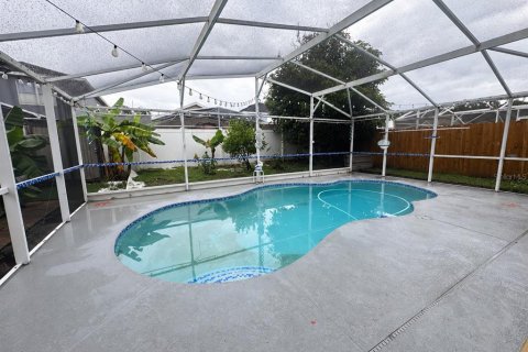 Villa ou maison à vendre à Kissimmee, Floride: 4 chambres, 180.04 m2 № 2411632 - photo 10