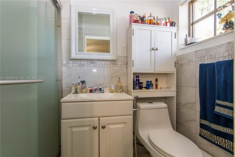 Casa en venta en Hialeah, Florida, 4 dormitorios, 146.04 m2 № 2007055 - foto 21