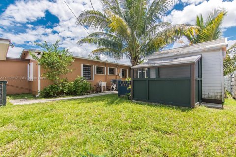 Casa en venta en Hialeah, Florida, 4 dormitorios, 146.04 m2 № 2007055 - foto 25