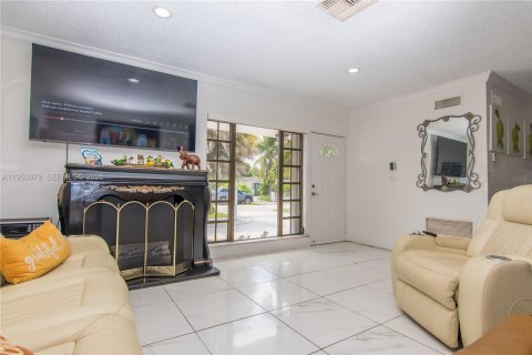 Casa en venta en Hialeah, Florida, 4 dormitorios, 146.04 m2 № 2007055 - foto 14