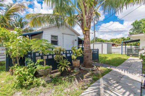 Casa en venta en Hialeah, Florida, 4 dormitorios, 146.04 m2 № 2007055 - foto 27