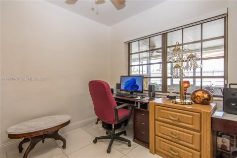 Casa en venta en Hialeah, Florida, 4 dormitorios, 146.04 m2 № 2007055 - foto 18