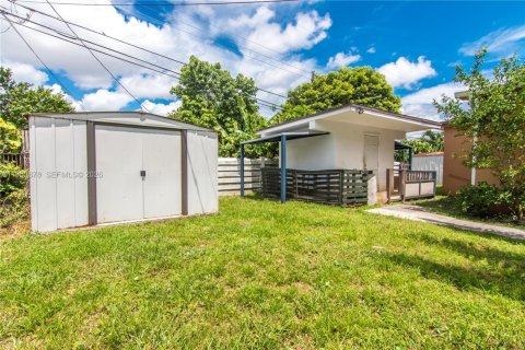 Casa en venta en Hialeah, Florida, 4 dormitorios, 146.04 m2 № 2007055 - foto 26