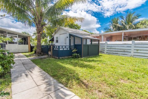 Casa en venta en Hialeah, Florida, 4 dormitorios, 146.04 m2 № 2007055 - foto 24