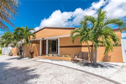 Casa en Hialeah, Florida 4 dormitorios, 146.04 m2 № 2007055