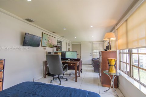 Casa en venta en Hialeah, Florida, 4 dormitorios, 146.04 m2 № 2007055 - foto 7
