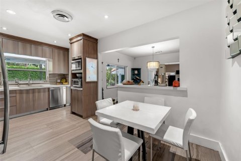 Villa ou maison à vendre à Miami, Floride: 4 chambres, 269.79 m2 № 1753119 - photo 8