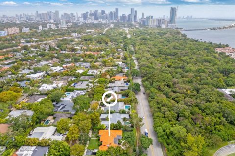 Villa ou maison à vendre à Miami, Floride: 4 chambres, 269.79 m2 № 1753119 - photo 2