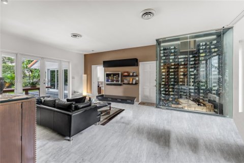 Villa ou maison à vendre à Miami, Floride: 4 chambres, 269.79 m2 № 1753119 - photo 6