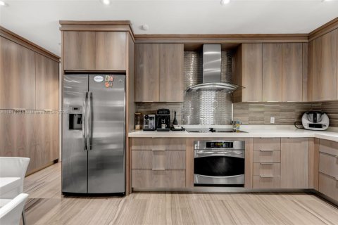 Villa ou maison à vendre à Miami, Floride: 4 chambres, 269.79 m2 № 1753119 - photo 10