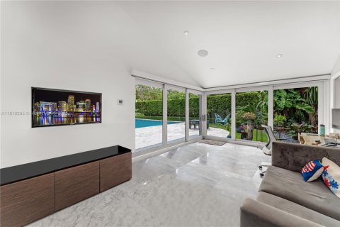 Villa ou maison à vendre à Miami, Floride: 4 chambres, 269.79 m2 № 1753119 - photo 16