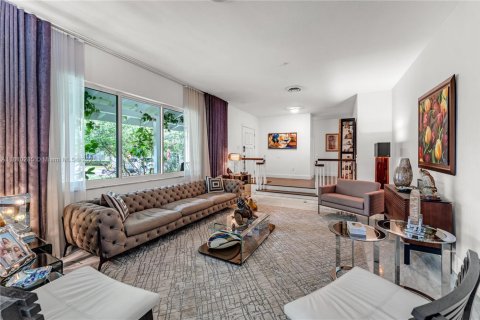 Villa ou maison à vendre à Miami, Floride: 4 chambres, 269.79 m2 № 1753119 - photo 4