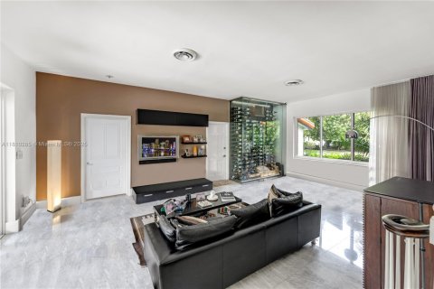 Villa ou maison à vendre à Miami, Floride: 4 chambres, 269.79 m2 № 1753119 - photo 5